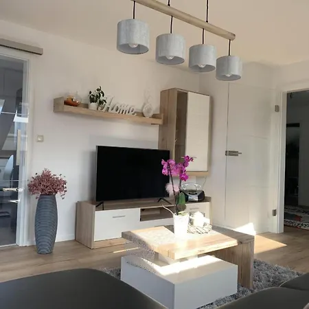 아파트 Am Goldberg Mit Ueberdachter Loggia